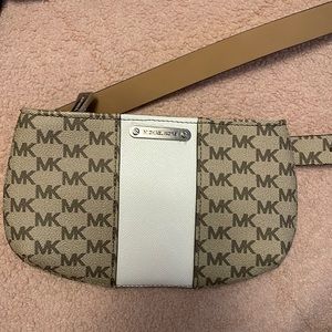 Michael kors fanny pack